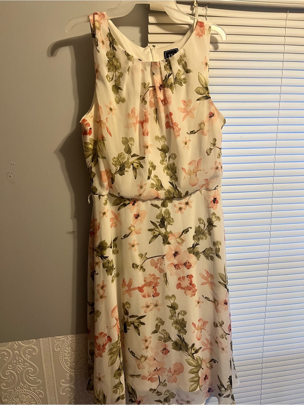Floral Sleeveless Chiffon Dress in Cream and Pink